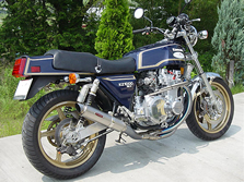 オリジナルマフラーの装着例(カワサキZ1000MK2、Z750FX)